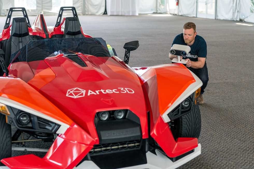 Steve Cory scanning a vehicle with an Artec Leo